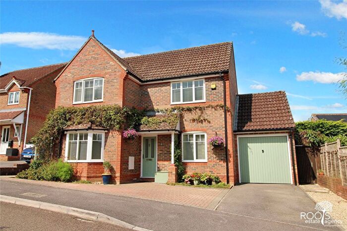 3 Bedroom Detached House For Sale In Wansey Gardens, Thatcham, Berkshire, RG14