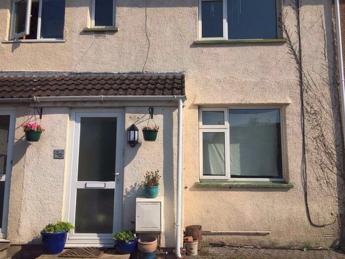 3 Bedroom House To Rent In Wakedean Gardens, Bristol, BS49