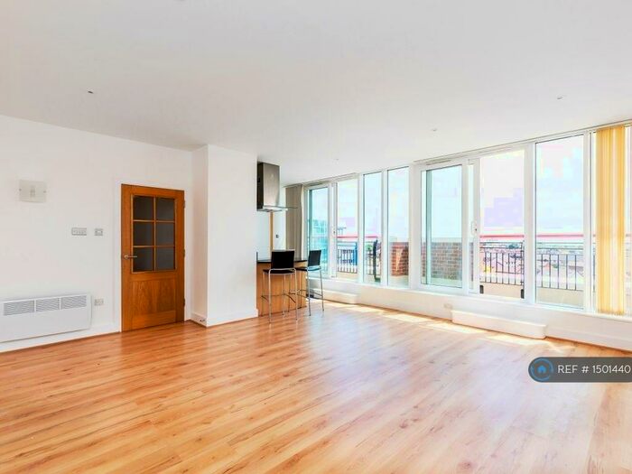 3 Bedroom Penthouse To Rent In Brecon House, Portsmouth, PO1