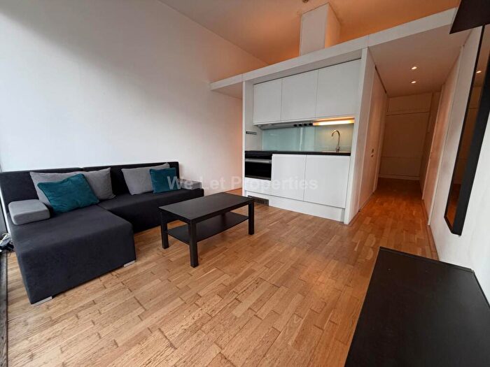 Apartment To Rent In Abito, Greengate, M3