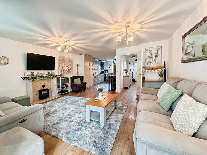 4 Bedroom Terraced House For Sale In Highdown Close, Angmering, West Sussex, BN16