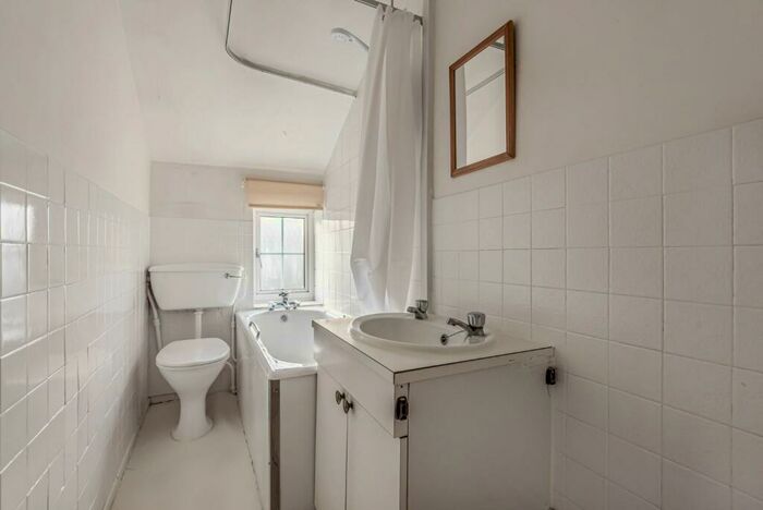1 Bedroom Apartment For Sale In Camperdown House, Windsor, SL4