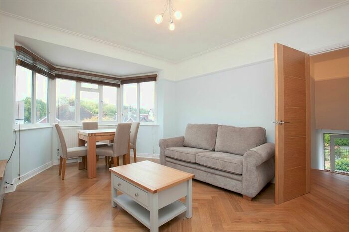 2 Bedroom Flat To Rent In Torrington Park, North Finchley, N12