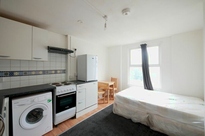 Studio To Rent In Wightman Road, London, N4