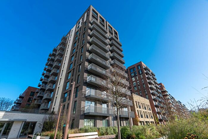 2 Bedroom Flat To Rent In Greenleaf Walk, Southall, UB1