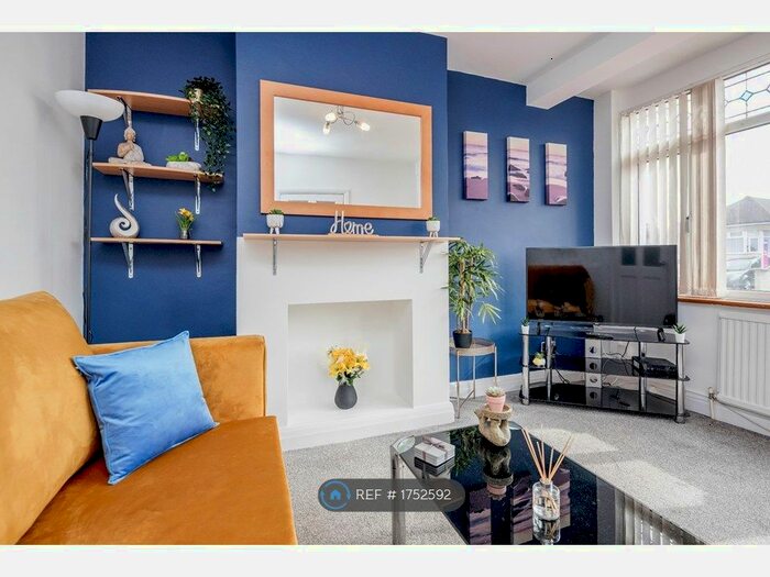 3 Bedroom Semi-Detached House To Rent In Stanford Road, Luton, LU2