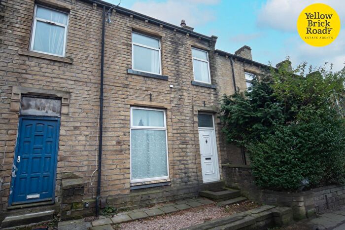 3 Bedroom Terraced House To Rent In Leeds Road, Huddersfield, West Yorkshire, HD2
