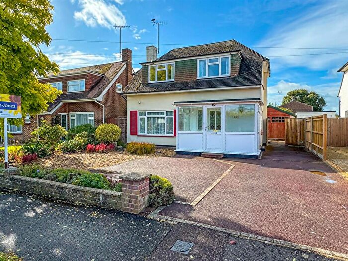 3 Bedroom Detached House For Sale In Parkside Avenue, Littlehampton, BN17