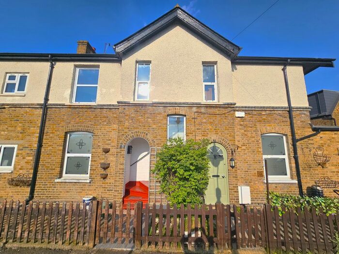 2 Bedroom Flat To Rent In Glenfield Road, West Ealing, W13