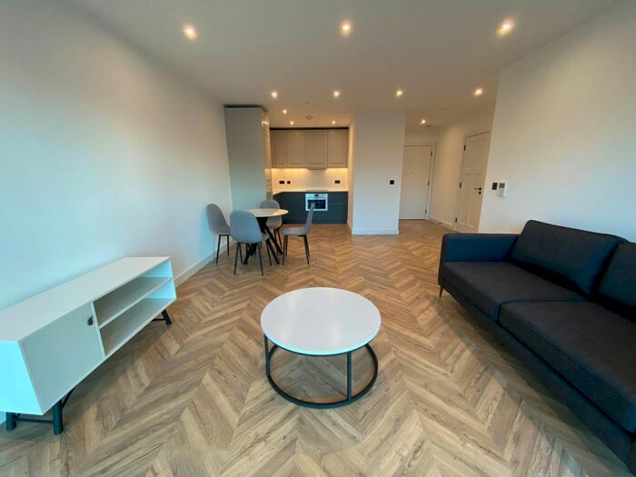 1 Bedroom Flat To Rent In Heritage Walk, Kingston Upon Thames, KT1