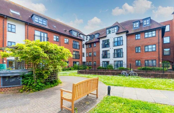 2 Bedroom Flat To Rent In Dunkerley Court, Birds Hill, Letchworth Garden City, SG6