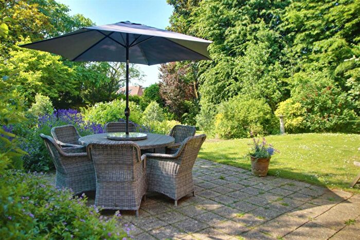 5 Bedroom Detached House For Sale In Elm Close, Hove, BN3