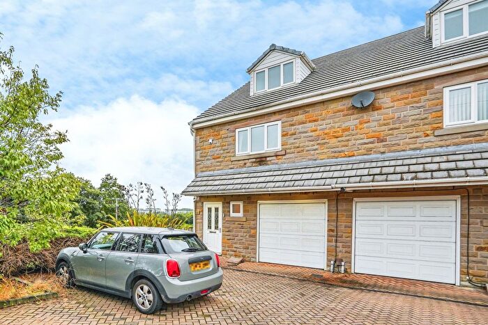 3 Bedroom Property For Sale In Howden Clough Road, Morley, Leeds, LS27