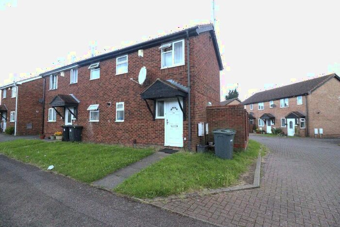 3 Bedroom Semi-Detached House To Rent In Rodeheath, Luton, Bedfordshire, LU4