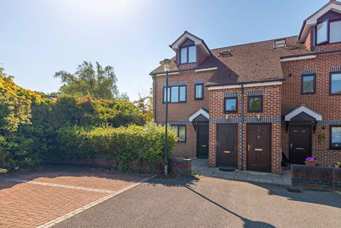 1 Bedroom Maisonette To Rent In Nightingale Court, Slough, SL1