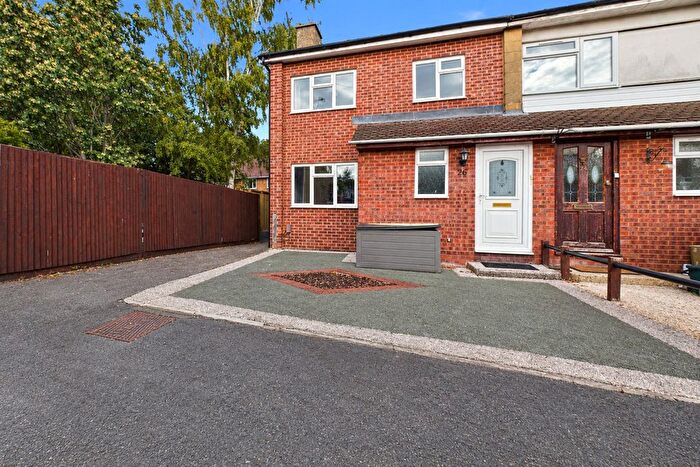 4 Bedroom End Terrace House For Sale In Meadow Way, Theale, Reading, Berkshire, RG7