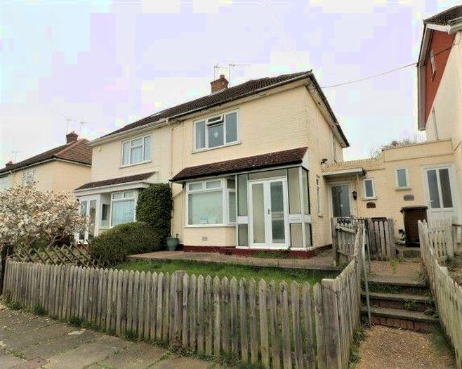 2 Bedroom Semi-Detached House To Rent In Carnation Road, Rochester, ME2