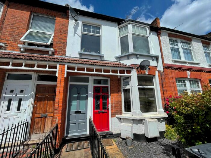 3 Bedroom Maisonette To Rent In Grange Avenue, London, N12