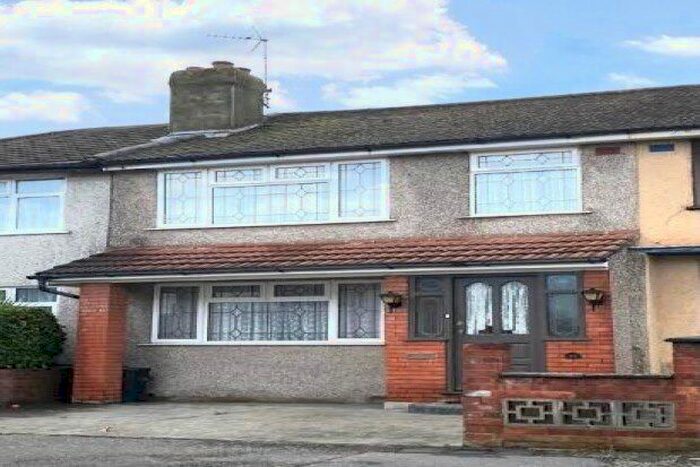 3 Bedroom Property To Rent In St. Andrews Avenue, Hornchurch, RM12