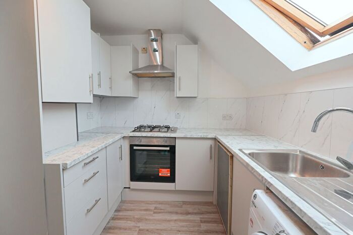 2 Bedroom Flat To Rent In New Road, Rainham, RM13
