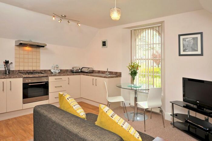 1 Bedroom Flat To Rent In Warren Road, Torquay, TQ2