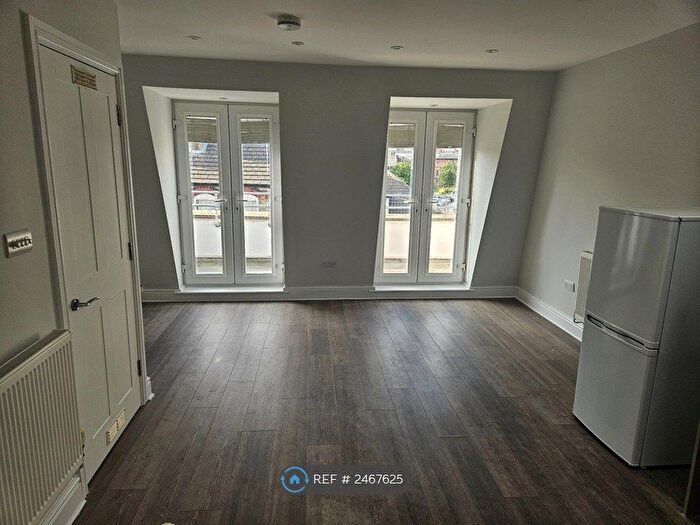 1 Bedroom Flat To Rent In High Street, Aylesbury, HP20