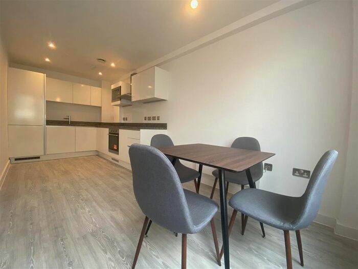 2 Bedroom Flat To Rent In Middlewood Plaza, Craven Street, Salford, Greater Manchester, M5