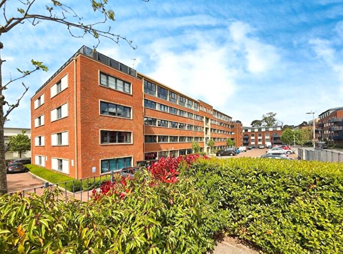 2 Bedroom Apartment For Sale In Kestrel Road, Farnborough, Hampshire, GU14
