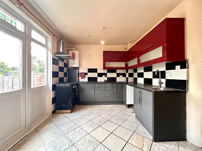 3 Bedroom Terraced House For Sale In Shakespeare Crescent, London, E12