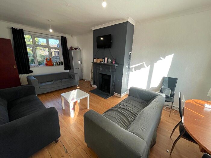 6 Bedroom Terraced House To Rent In Ash Road, Leeds, West Yorkshire, LS6