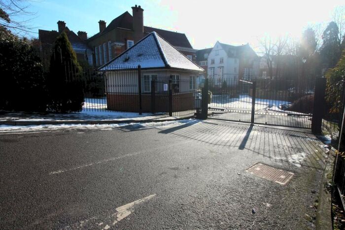 2 Bedroom Apartment To Rent In Cottage Close, Harrow, HA2