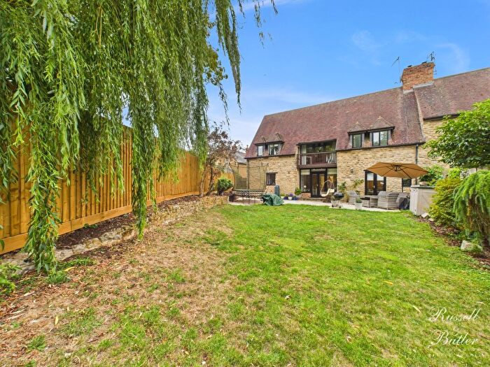4 Bedroom Semi-Detached House For Sale In Eastbrook House, Thornborough, MK18