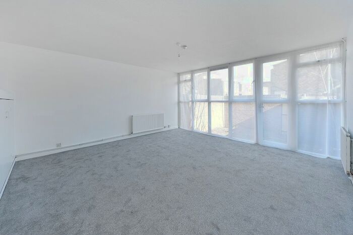 2 Bedroom Flat To Rent In Hardel Walk, Cressingham Gardens, Tulse Hill, London, SW2