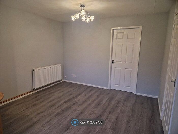 3 Bedroom Flat To Rent In Randolph Close, Leamington Spa, CV31