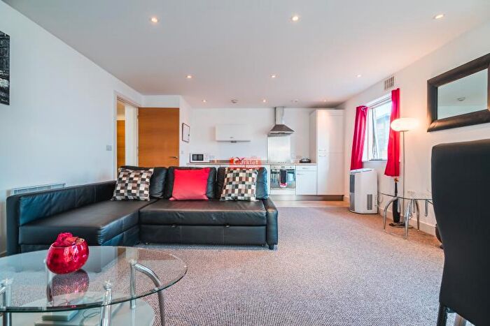 1 Bedroom Flat To Rent In Canal Wharf, Waterfront Walk, Birmingham, B1