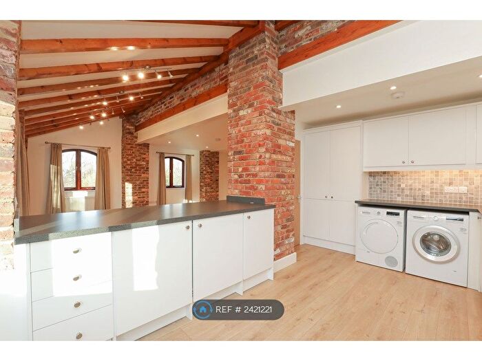 2 Bedroom Flat To Rent In Smithbrook Kilns, Cranleigh, GU6