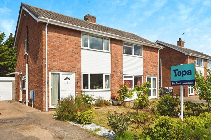 3 Bedroom Semi-Detached House For Sale In Ripon Drive, Sleaford, NG34