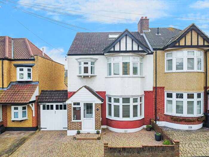 4 Bedroom House For Sale In Elmhurst Drive, South Woodford, E18