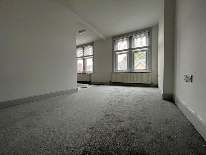 1 Bedroom Flat To Rent In Poole Road, Bournemouth, BH4