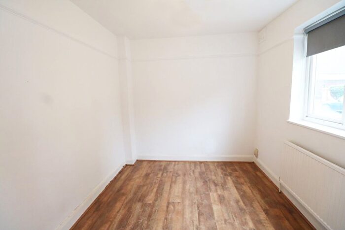 2 Bedroom Flat To Rent In Hartfield Road, Wimbledon, London, SW19