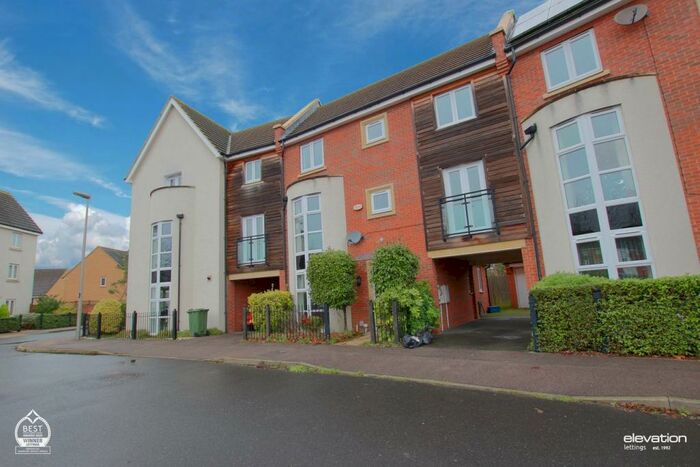 4 Bedroom Town House To Rent In Southwold Crescent, Broughton, Milton Keynes, MK10