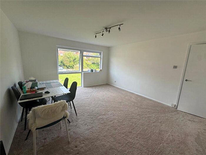 2 Bedroom Apartment To Rent In Park Road, New Barnet, Barnet, EN4