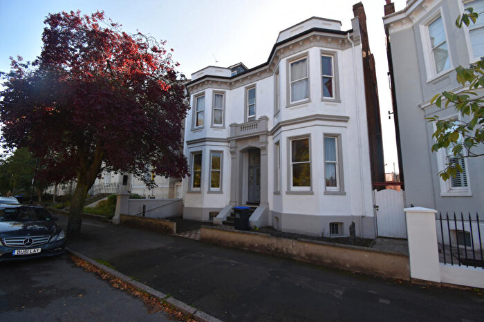 3 Bedroom Apartment To Rent In Leam Terrace, Leamington Spa, Warwickshire, CV31