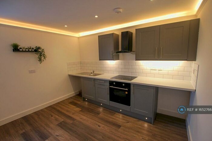 3 Bedroom Flat To Rent In Northenden Road, Sale, M33