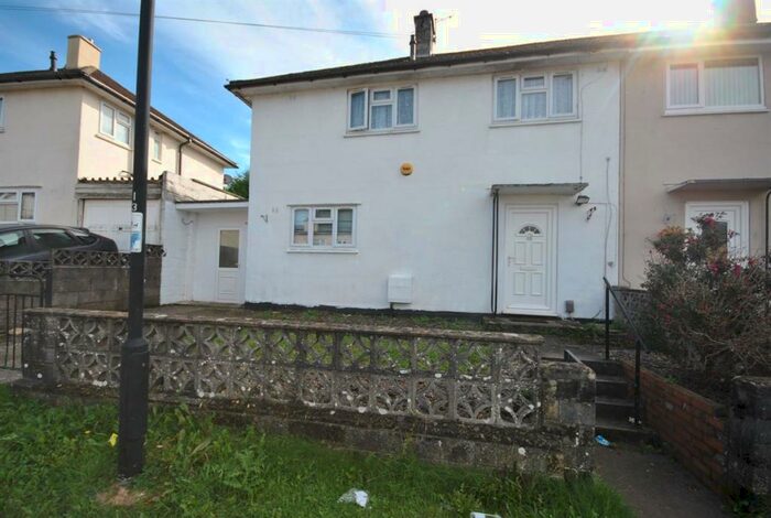 3 Bedroom Semi-Detached House To Rent In Barrowmead Drive, Bristol, BS11