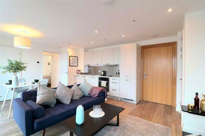 1 Bedroom Apartment To Rent In Queen Street, Maidenhead, Berkshire, SL6