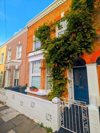 3 Bedroom House To Rent In Hinton Road, Herne Hill, London, SE24