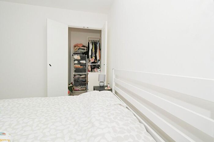 2 Bedroom Flat For Sale In Cresswell Edge, Houghton Regis, Dunstable, Bedfordshire, LU5