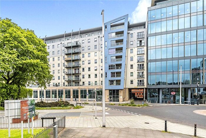 2 Bedroom Flat To Rent In Church Street East, Woking, Surrey, GU21