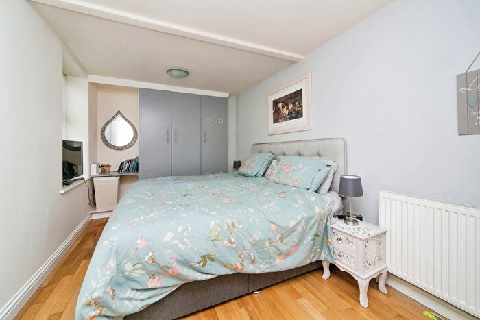 2 Bedroom Flat For Sale In Sea Bank Road, Colwyn Bay, Conwy, LL28